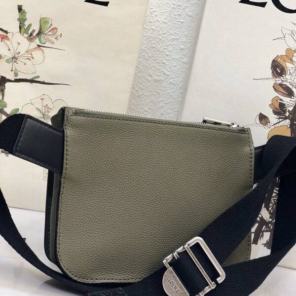 高仿包包LOEWEMilitary Bumbag Loewe 最新男仕腰包粒面牛皮blpj12945 9 高仿包包LOEWEMilitary Bumbag Loewe 最新男仕腰包粒面牛皮blpj12945