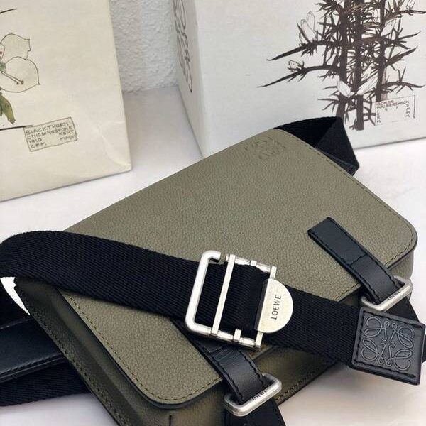 高仿包包LOEWEMilitary Bumbag Loewe 最新男仕腰包粒面牛皮blpj12945 10 高仿包包LOEWEMilitary Bumbag Loewe 最新男仕腰包粒面牛皮blpj12945