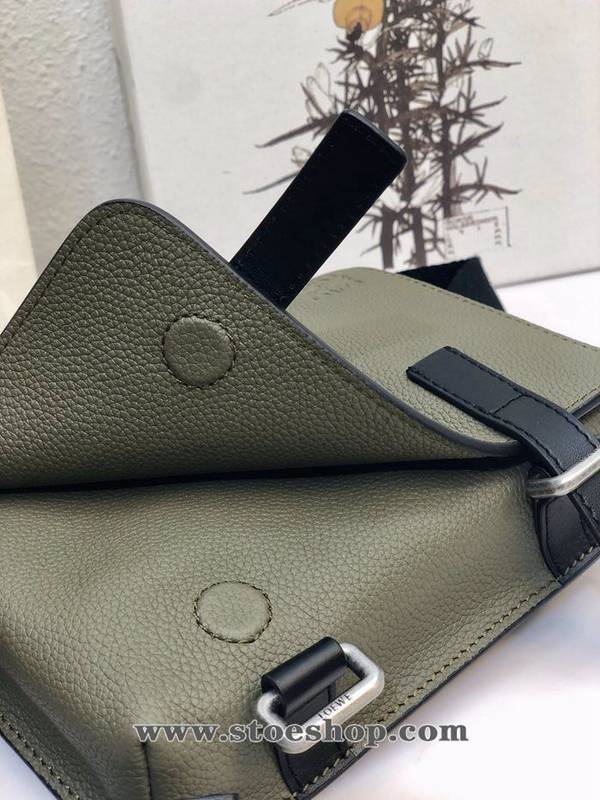 高仿包包LOEWEMilitary Bumbag Loewe 最新男仕腰包粒面牛皮blpj12945 4 高仿包包LOEWEMilitary Bumbag Loewe 最新男仕腰包粒面牛皮blpj12945