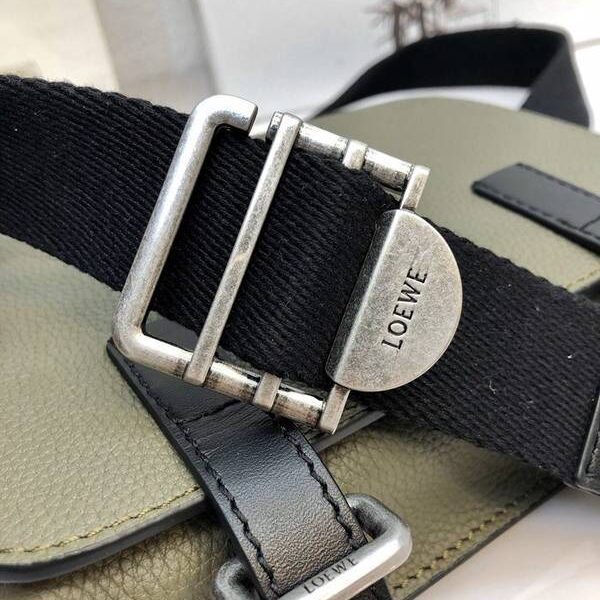 高仿包包LOEWEMilitary Bumbag Loewe 最新男仕腰包粒面牛皮blpj12945 13 高仿包包LOEWEMilitary Bumbag Loewe 最新男仕腰包粒面牛皮blpj12945