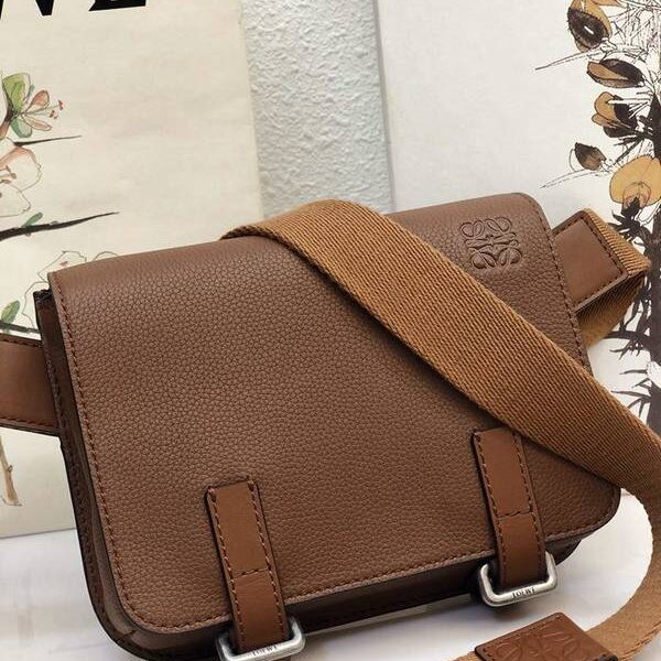 高仿網台灣LOEWEMilitary Bumbag  Loewe 最新男仕腰包粒面牛皮blpj12946