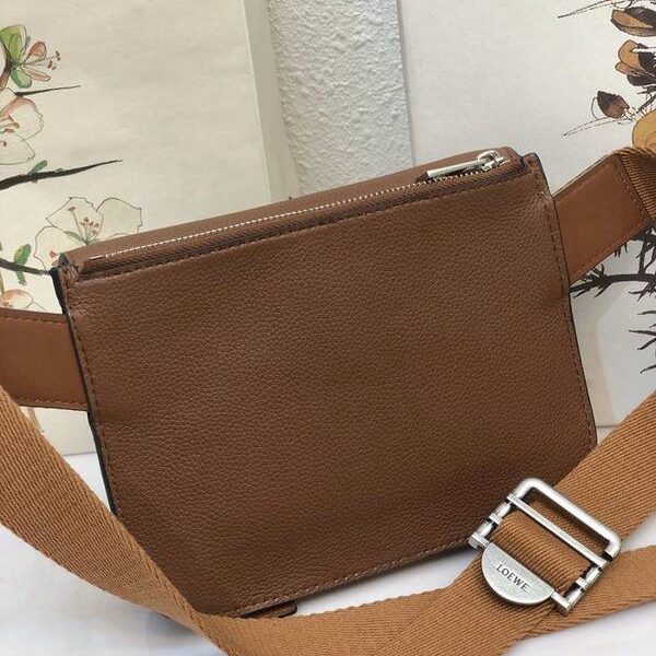 高仿網台灣LOEWEMilitary Bumbag Loewe 最新男仕腰包粒面牛皮blpj12946