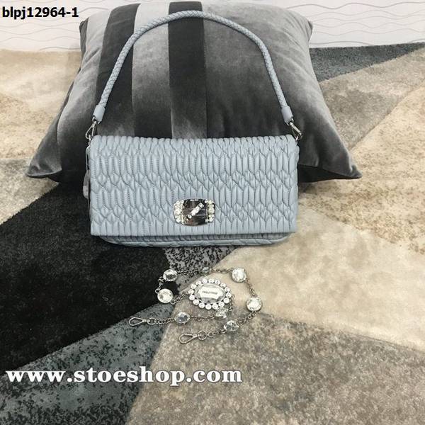 頂級高仿包包miumiu霧霾藍5BD233鑽石鏈條包小提花皺褶凸紋壓花Cloquet層疊珠光羊皮blpj12964