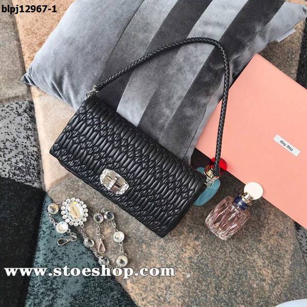 高仿名牌miumiu克色 5BD233鑽石鏈條包小提花皺褶凸紋壓花Cloquet層疊珠光羊皮blpj12967
