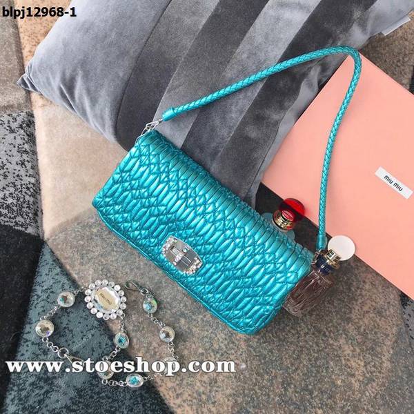 原單複製miumiu5BD233鑽石鏈條包小提花皺褶凸紋壓花Cloquet層疊珠光羊皮blpj12968