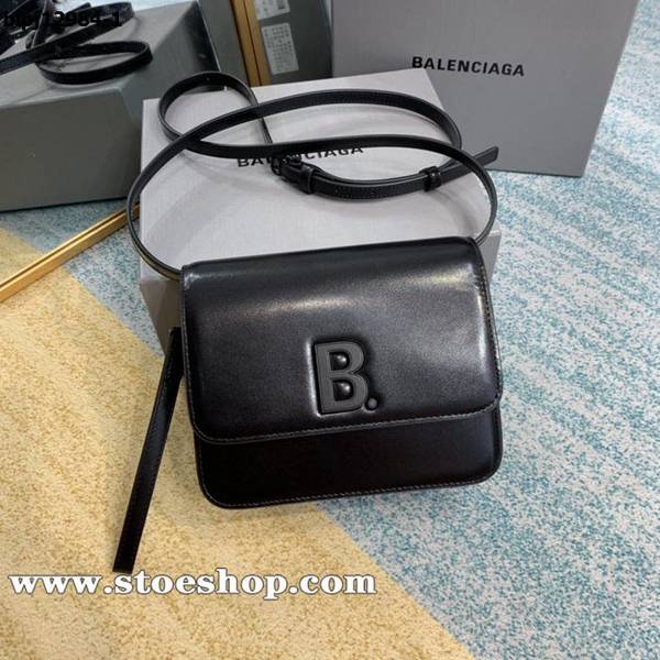奢侈品balenciaga塗鴉Balenciaga 冬季2020款包袋搭配埃菲爾鐵塔戒指和蓬蓬裙blpj12984