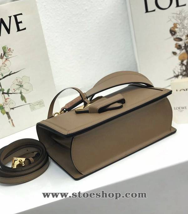 頂級1:1celine卡其 羅家 Barcelona 三角包 進口box紋小牛皮blpj13023 2 頂級1:1celine卡其 羅家 Barcelona 三角包 進口box紋小牛皮blpj13023