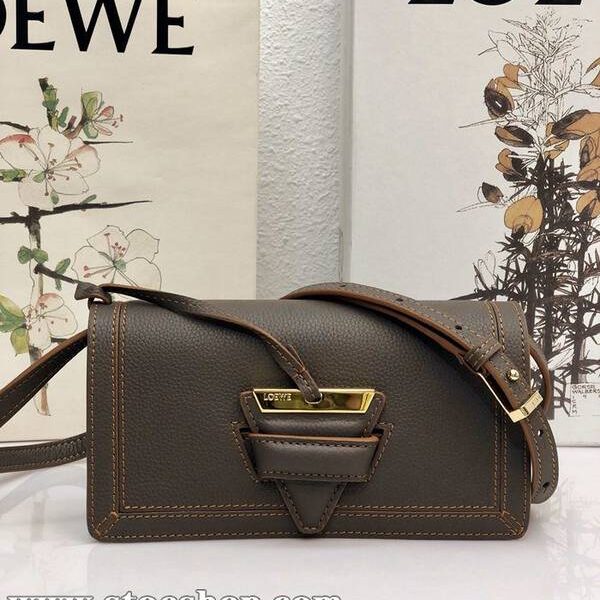 奢侈品LOEWEBarcelona bag 黛啡柔軟珠地小牛皮搭配經典撞色小牛皮blpj13029