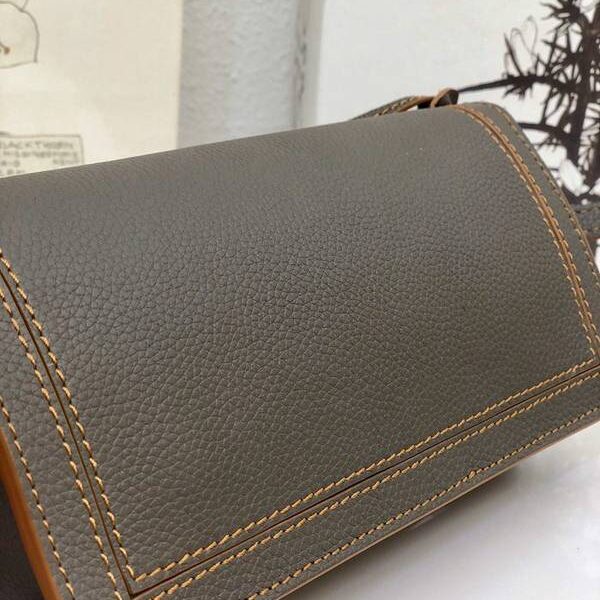 奢侈品LOEWEBarcelona bag 黛啡柔軟珠地小牛皮搭配經典撞色小牛皮blpj13029