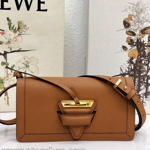 竭誠精品LOEWEBarcelona bag 棕色柔軟珠地小牛皮搭配經典撞色小牛皮blpj13030