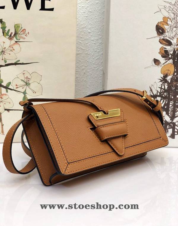 竭誠精品LOEWEBarcelona bag 棕色柔軟珠地小牛皮搭配經典撞色小牛皮blpj13030 2 竭誠精品LOEWEBarcelona bag 棕色柔軟珠地小牛皮搭配經典撞色小牛皮blpj13030