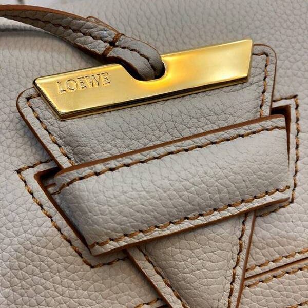 頂級高仿LOEWEBarcelona bag 砂白柔軟珠地小牛皮搭配經典撞色小牛皮blpj13031 12 頂級高仿LOEWEBarcelona bag 砂白柔軟珠地小牛皮搭配經典撞色小牛皮blpj13031