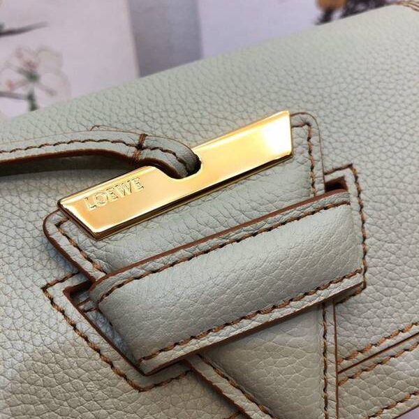 頂級原單LOEWEBarcelona bag鼠尾草柔軟珠地小牛皮搭配經典撞色小牛皮blpj13032