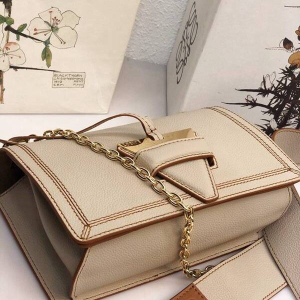 高仿名牌包LOEWEBarcelona bag 砂白柔軟珠地小牛皮搭配經典撞色小牛皮blpj13034 8 高仿名牌包LOEWEBarcelona bag 砂白柔軟珠地小牛皮搭配經典撞色小牛皮blpj13034