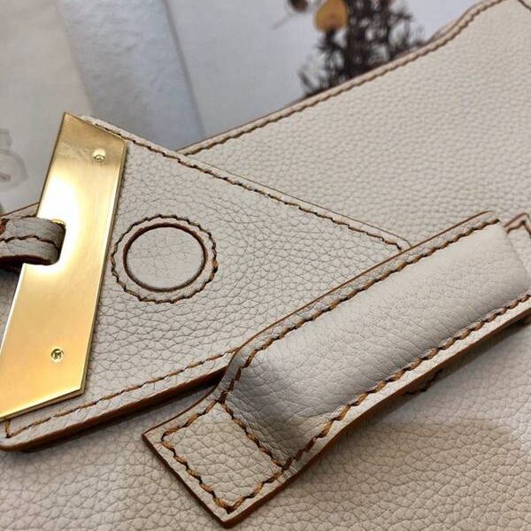 高仿名牌包LOEWEBarcelona bag 砂白柔軟珠地小牛皮搭配經典撞色小牛皮blpj13034 11 高仿名牌包LOEWEBarcelona bag 砂白柔軟珠地小牛皮搭配經典撞色小牛皮blpj13034