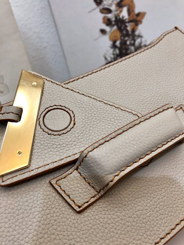 高仿名牌包LOEWEBarcelona bag 砂白柔軟珠地小牛皮搭配經典撞色小牛皮blpj13034 5 高仿名牌包LOEWEBarcelona bag 砂白柔軟珠地小牛皮搭配經典撞色小牛皮blpj13034