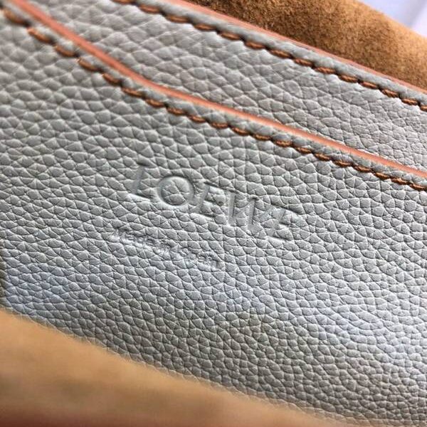 高仿精品批發LOEWEBarcelona bag鼠尾草柔軟珠地小牛皮搭配經典撞色小牛皮blpj13036