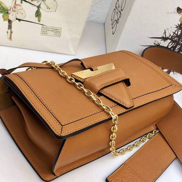 高仿包LOEWEBarcelona bag棕色柔軟珠地小牛皮搭配經典撞色小牛皮blpj13037 10 高仿包LOEWEBarcelona bag棕色柔軟珠地小牛皮搭配經典撞色小牛皮blpj13037