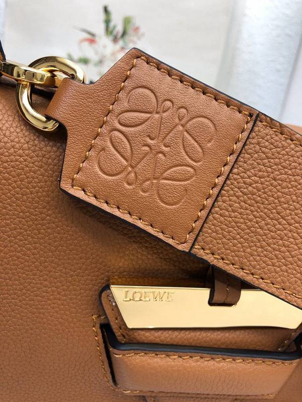 高仿包LOEWEBarcelona bag棕色柔軟珠地小牛皮搭配經典撞色小牛皮blpj13037 5 高仿包LOEWEBarcelona bag棕色柔軟珠地小牛皮搭配經典撞色小牛皮blpj13037