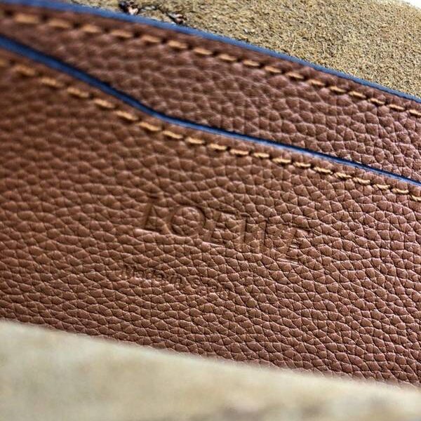 高仿包LOEWEBarcelona bag棕色柔軟珠地小牛皮搭配經典撞色小牛皮blpj13037 15 高仿包LOEWEBarcelona bag棕色柔軟珠地小牛皮搭配經典撞色小牛皮blpj13037