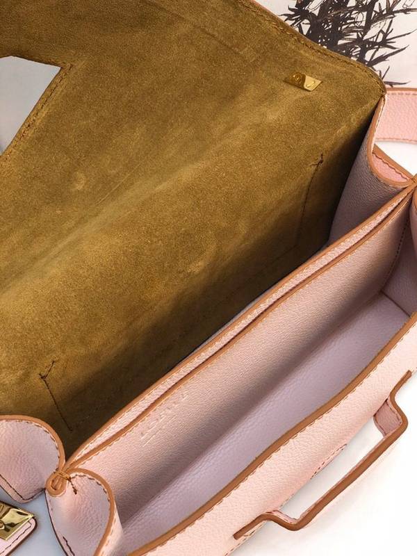 高仿包LOEWEBarcelona bag冰粉柔軟珠地小牛皮搭配經典撞色小牛皮blpj13038 7 高仿包LOEWEBarcelona bag冰粉柔軟珠地小牛皮搭配經典撞色小牛皮blpj13038