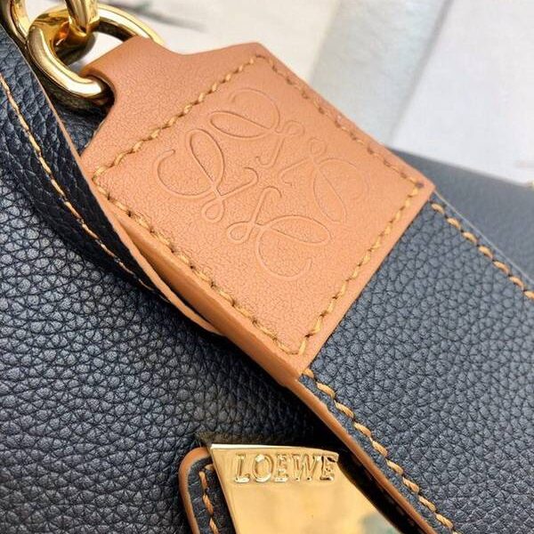 高仿LOEWEBarcelona bag黑色珠地小牛皮搭配經典撞色小牛皮blpj13039