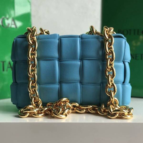 原單BOTTEGA VENETA鏈條方塊包 泳池藍cassette時尚感Nappa小羊皮blpj13108