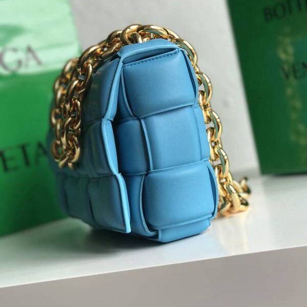 原單BOTTEGA VENETA鏈條方塊包 泳池藍cassette時尚感Nappa小羊皮blpj13108