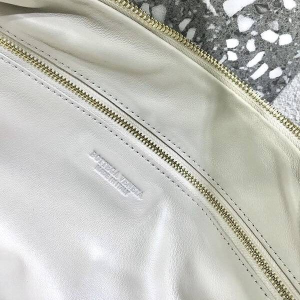 頂級高仿BOTTEGA VENETA早春新品性冷淡風格復古有範牛角包編織羊皮blpj13144