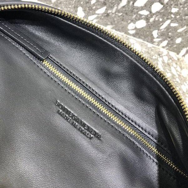 高仿包包批發BOTTEGA VENETA早春新品性冷淡風格復古有範牛角包編織羊皮blpj13148