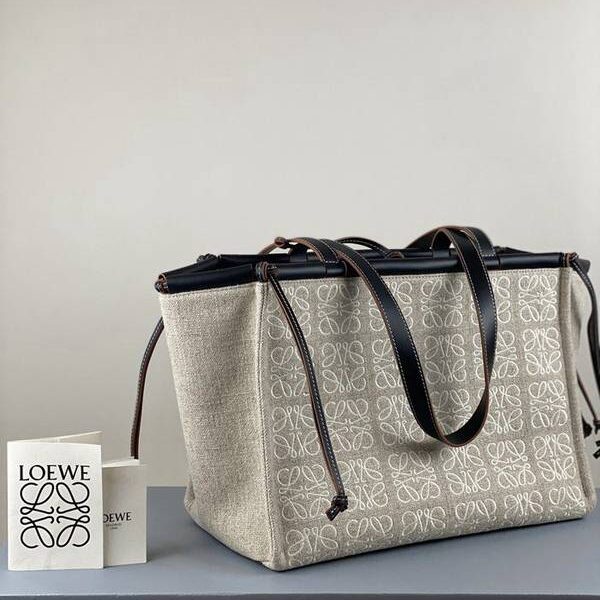 高仿精品LOEWE提花白色布包cushion tote bag臺灣進口帆布搭配進口小牛皮blpj13175 11 高仿精品LOEWE提花白色布包cushion tote bag臺灣進口帆布搭配進口小牛皮blpj13175