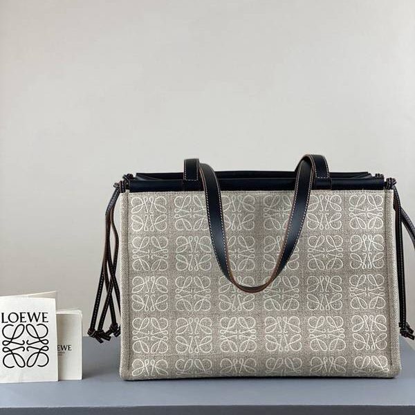 高仿精品LOEWE提花白色布包cushion tote bag臺灣進口帆布搭配進口小牛皮blpj13175 13 高仿精品LOEWE提花白色布包cushion tote bag臺灣進口帆布搭配進口小牛皮blpj13175