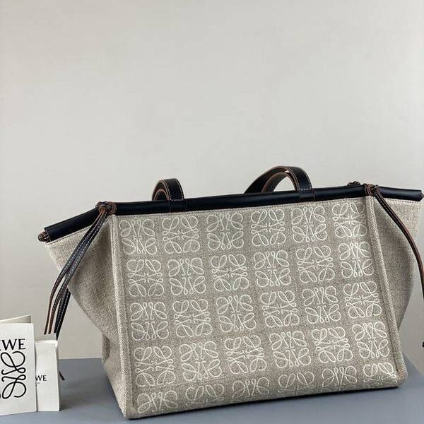 高仿精品LOEWE提花白色布包cushion tote bag臺灣進口帆布搭配進口小牛皮blpj13175 14 高仿精品LOEWE提花白色布包cushion tote bag臺灣進口帆布搭配進口小牛皮blpj13175