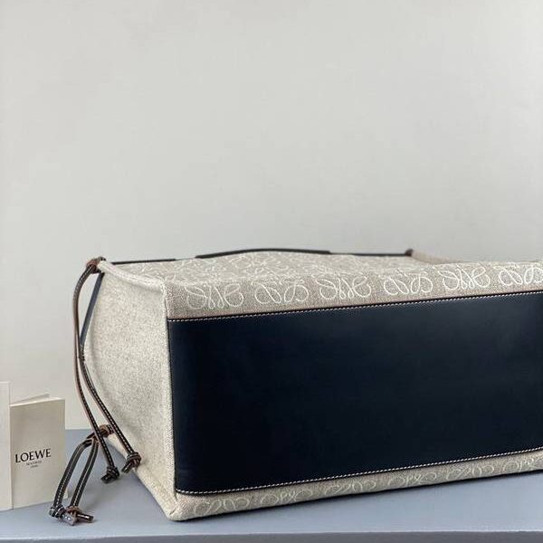 高仿精品LOEWE提花白色布包cushion tote bag臺灣進口帆布搭配進口小牛皮blpj13175 15 高仿精品LOEWE提花白色布包cushion tote bag臺灣進口帆布搭配進口小牛皮blpj13175
