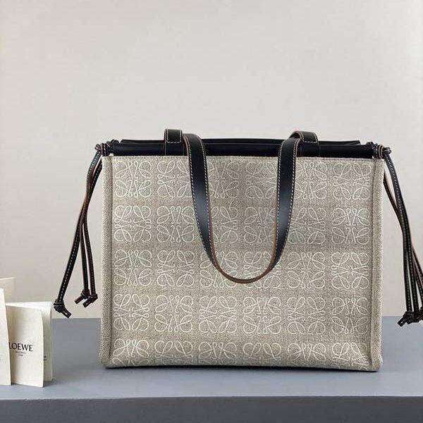 原單A貨LOEWE提花白色布包cushion tote bag臺灣進口帆布搭配進口小牛皮blpj13176 10 原單A貨LOEWE提花白色布包cushion tote bag臺灣進口帆布搭配進口小牛皮blpj13176