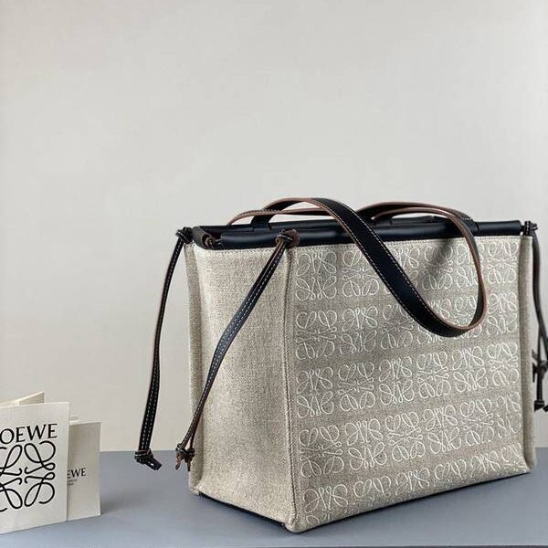 原單A貨LOEWE提花白色布包cushion tote bag臺灣進口帆布搭配進口小牛皮blpj13176 12 原單A貨LOEWE提花白色布包cushion tote bag臺灣進口帆布搭配進口小牛皮blpj13176