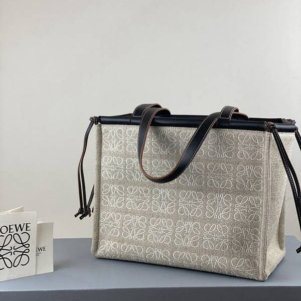原單A貨LOEWE提花白色布包cushion tote bag臺灣進口帆布搭配進口小牛皮blpj13176 13 原單A貨LOEWE提花白色布包cushion tote bag臺灣進口帆布搭配進口小牛皮blpj13176