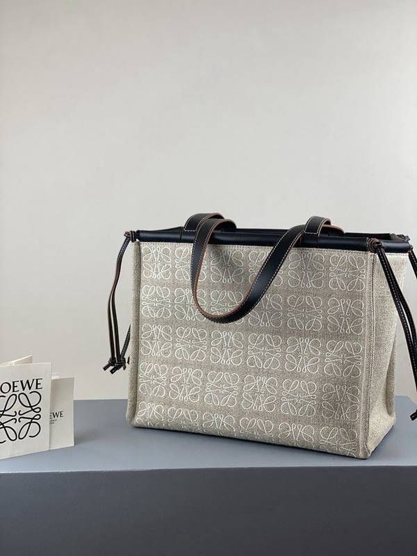 原單A貨LOEWE提花白色布包cushion tote bag臺灣進口帆布搭配進口小牛皮blpj13176 5 原單A貨LOEWE提花白色布包cushion tote bag臺灣進口帆布搭配進口小牛皮blpj13176