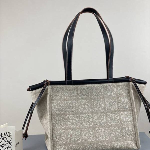 原單A貨LOEWE提花白色布包cushion tote bag臺灣進口帆布搭配進口小牛皮blpj13176 14 原單A貨LOEWE提花白色布包cushion tote bag臺灣進口帆布搭配進口小牛皮blpj13176