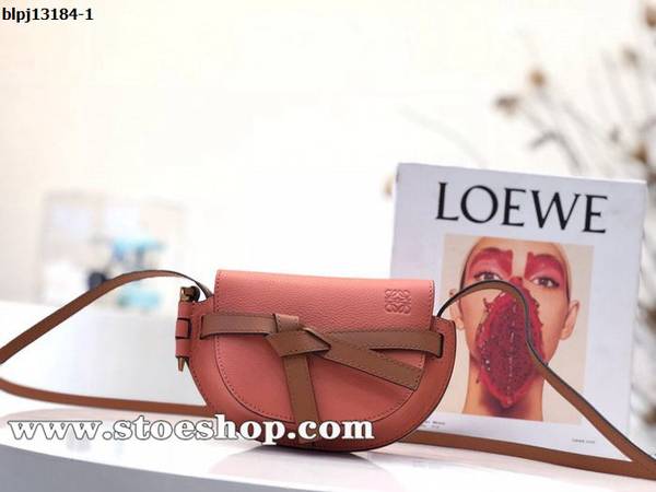 高仿原單LOEWE荔枝紋蝦粉羅意威專櫃最新款迷你馬鞍包頂級進口小牛皮blpj13184 1 高仿原單LOEWE荔枝紋蝦粉羅意威專櫃最新款迷你馬鞍包頂級進口小牛皮blpj13184
