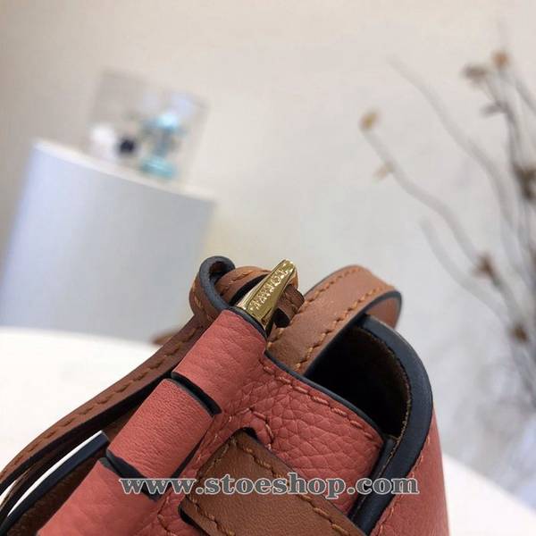 高仿原單LOEWE荔枝紋蝦粉羅意威專櫃最新款迷你馬鞍包頂級進口小牛皮blpj13184 6 高仿原單LOEWE荔枝紋蝦粉羅意威專櫃最新款迷你馬鞍包頂級進口小牛皮blpj13184