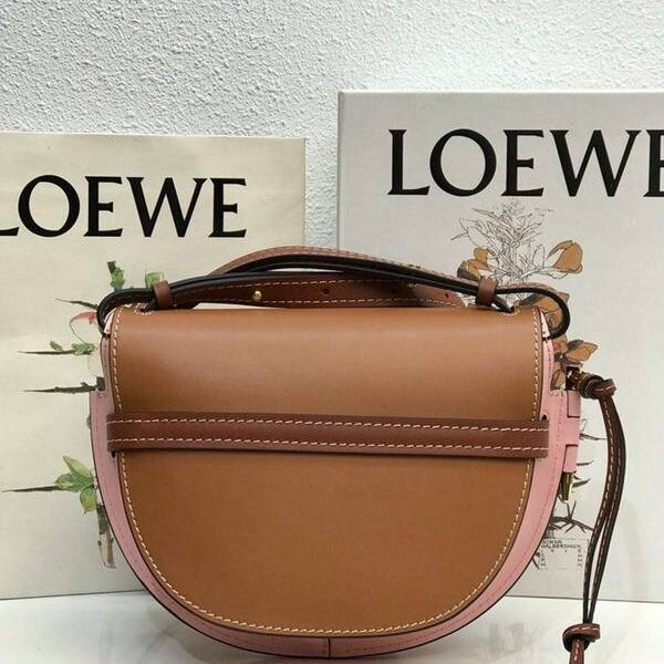 竭誠精品LOEWE平紋皮棕/粉羅意威專櫃新款馬鞍包新色Gate 手袋blpj13225 9 竭誠精品LOEWE平紋皮棕/粉羅意威專櫃新款馬鞍包新色Gate 手袋blpj13225