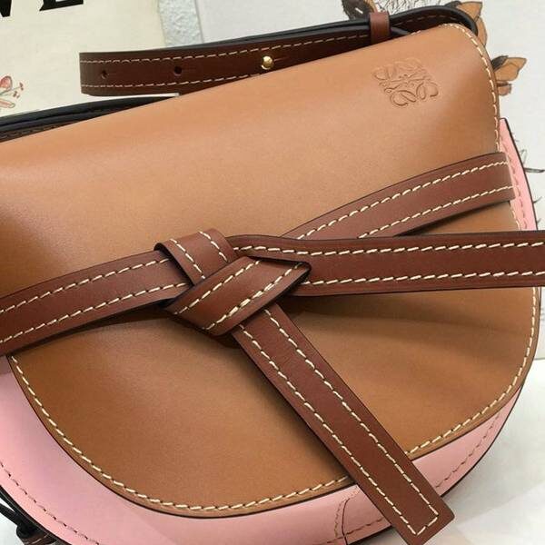 竭誠精品LOEWE平紋皮棕/粉羅意威專櫃新款馬鞍包新色Gate 手袋blpj13225 12 竭誠精品LOEWE平紋皮棕/粉羅意威專櫃新款馬鞍包新色Gate 手袋blpj13225