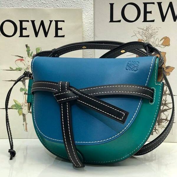 頂級高仿LOEWE平紋皮羅意威專櫃新款馬鞍包藍色/祖母綠平紋新色Gate 手袋blpj13226 9 頂級高仿LOEWE平紋皮羅意威專櫃新款馬鞍包藍色/祖母綠平紋新色Gate 手袋blpj13226