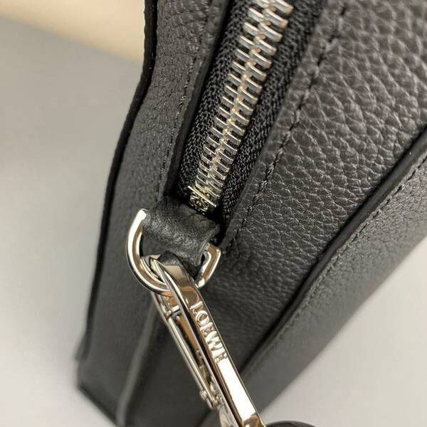 高仿包LOEWE公事包造型纖薄小巧耐磨的柔軟粒面小牛皮blpj13278