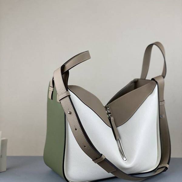 時尚a貨LOEWE杏綠拼Loewe hammock西班牙小牛皮blpj13281