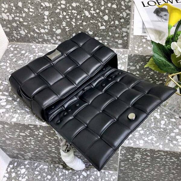 原單A貨BOTTEGA VENETABottega Veneta Chain Padded Cassette 時髦精品大金鏈條Padded Cassette Q軟的皮質blpj13289