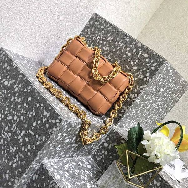 最高等級A貨BOTTEGA VENETABottega Veneta Chain Padded Cassette 時髦精品大金鏈條Padded Cassette Q軟的皮質blpj13292