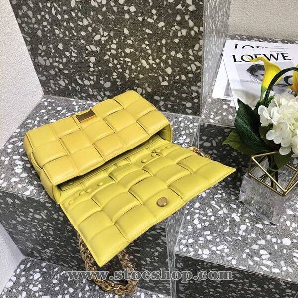 經典款A貨BOTTEGA VENETABottega Veneta Chain Padded Cassette 時髦精品大金鏈條Padded Cassette Q軟的皮質blpj13294