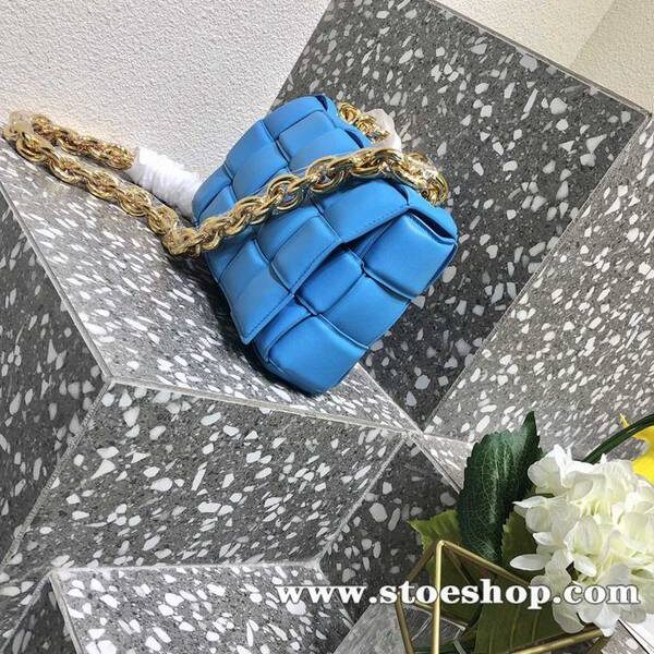 高仿BOTTEGA VENETABottega Veneta Chain Padded Cassette 時髦精品大金鏈條Padded Cassette Q軟的皮質blpj13295